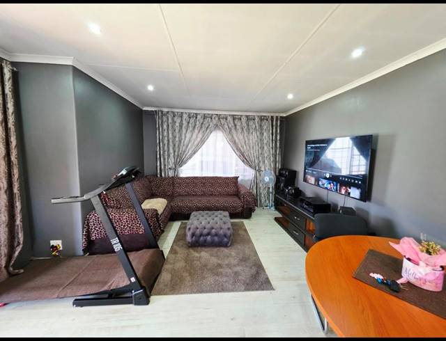 3 BEDROOM HOUSE FOR SALE IN KLOPPERPARK